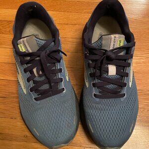 Brooks Adrenaline GTS 22
